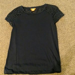 Lace sleeve tee